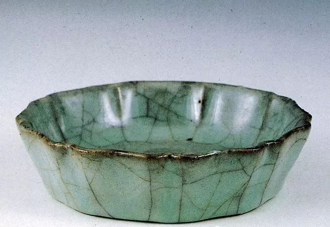 宋官窑瓷器造型上的独特审美!