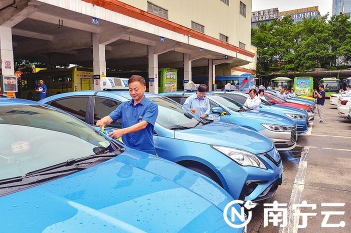 二十年风雨兼程 南宁"爱心送考"再出发|考生|南宁市|出租车_新浪新闻
