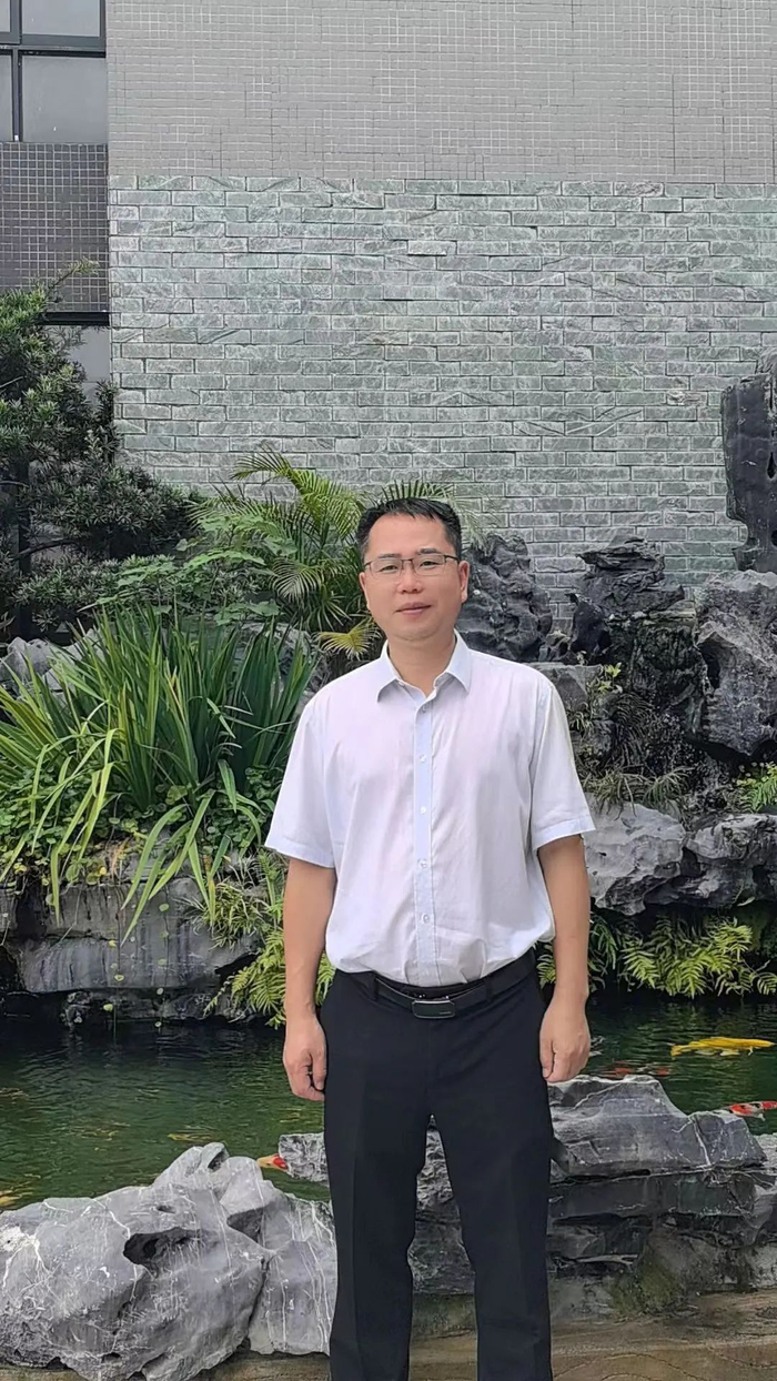 保持积极的心态和学习的热情,不断鞭策,提升自己,勇敢地为梦想而奋斗