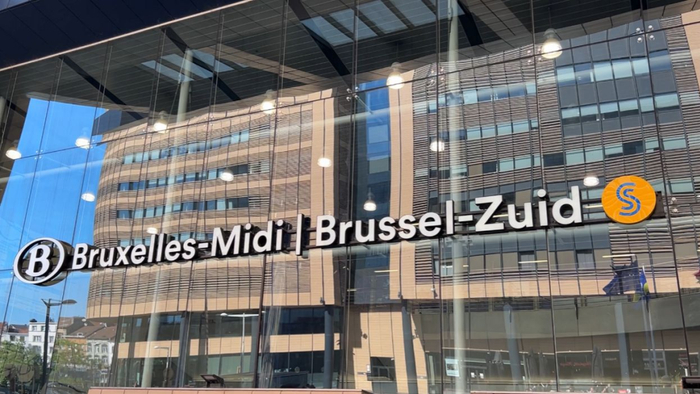 奥运前流浪汉清零?法国把"巴黎世家"们一车车扭送比利时!