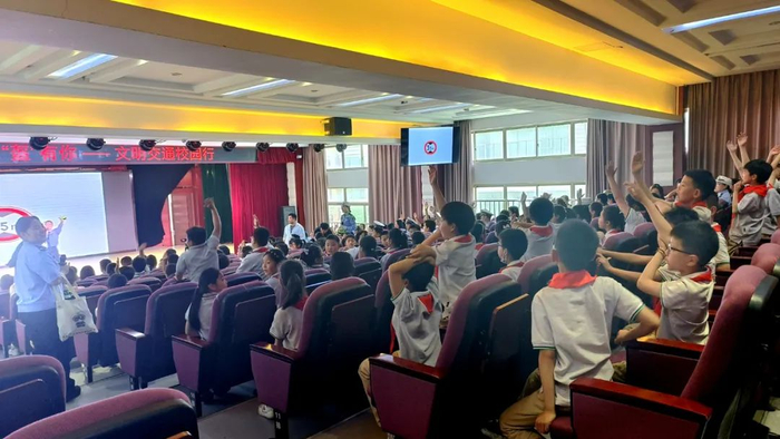 "海州区文明办相关负责人介绍,下一步,海州区将聚焦学校,家庭,校园