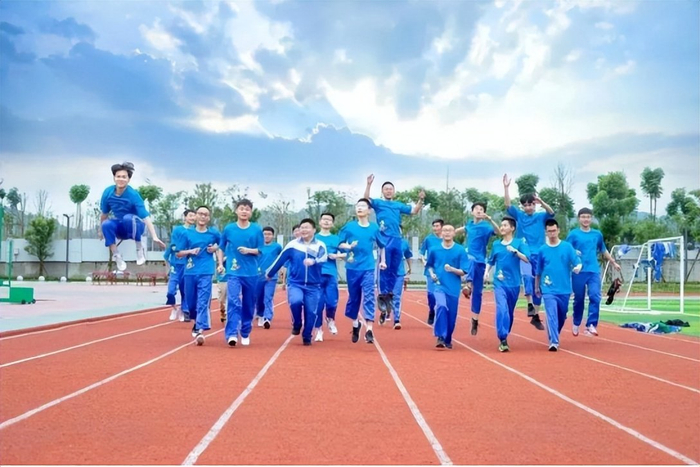 以奋斗之笔,书育人新章之走进成都七中蒲江学校