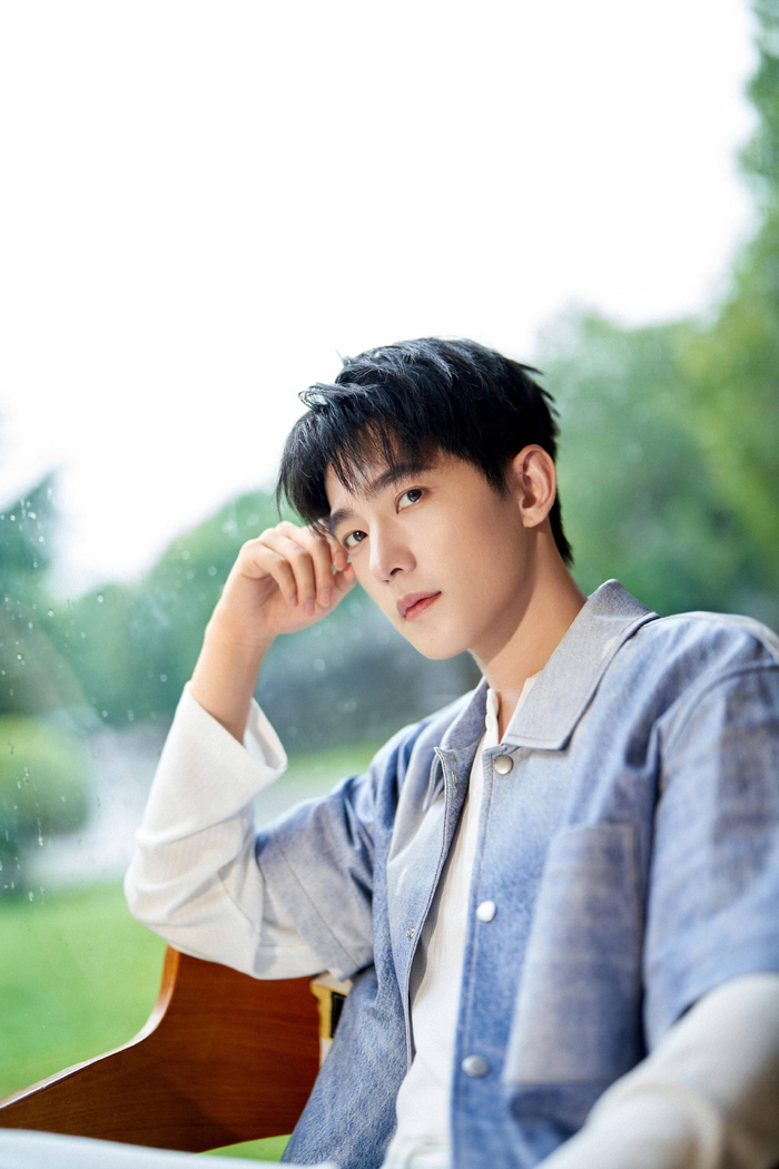 杨洋夏日惬意生活家 现身线下露营地