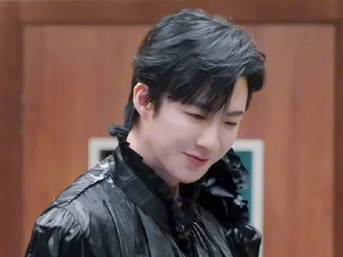 他怎么可以笑的这么甜 @摩登兄弟刘宇宁