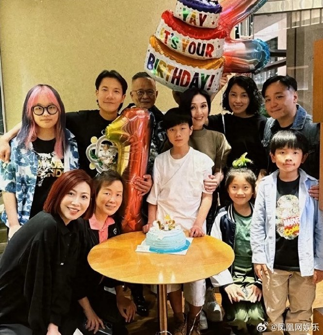 杨千嬅夫妇为儿子庆生