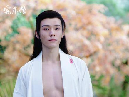 茶丽热巴茶丽热巴看龚俊腹部肌肉演我 龚俊