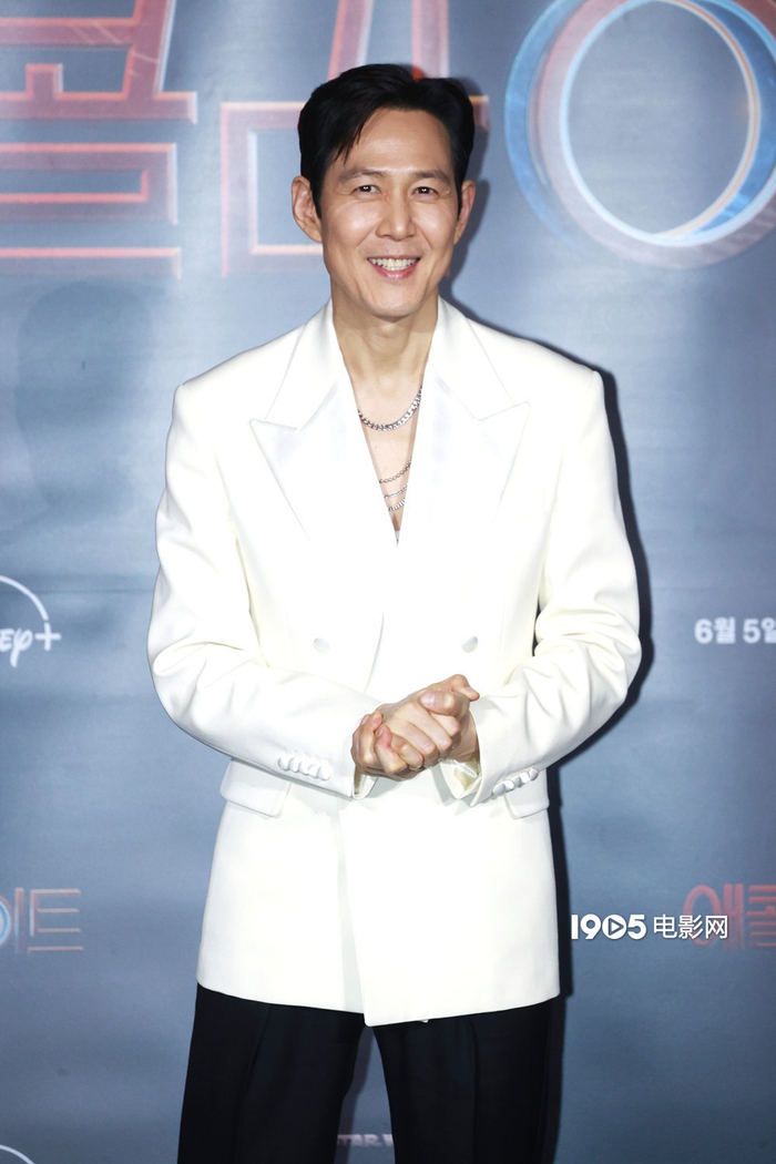 星战剧集《侍者》首尔活动 李政宰练英文磨破舌头