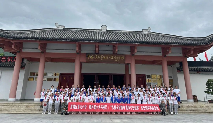雨城区第九小学六年级一班德育辅导员余艳红老师说:"本次研学活动选