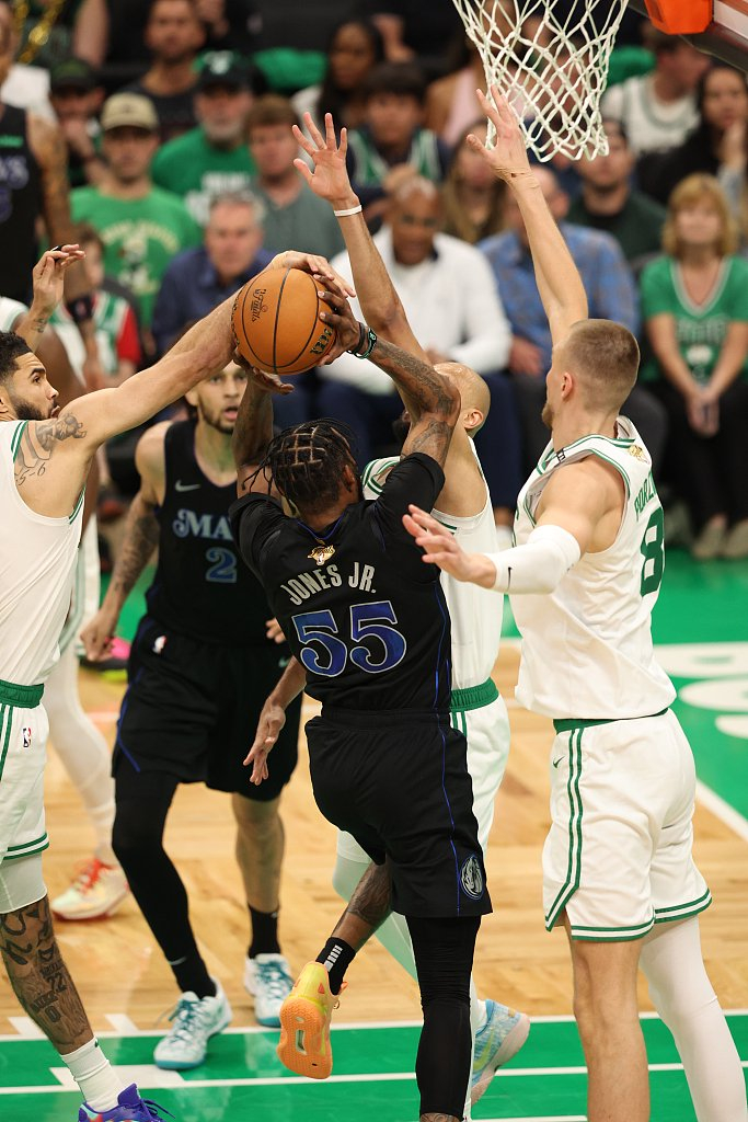 波士顿一波卷走独行侠:波尔津吉斯的波!