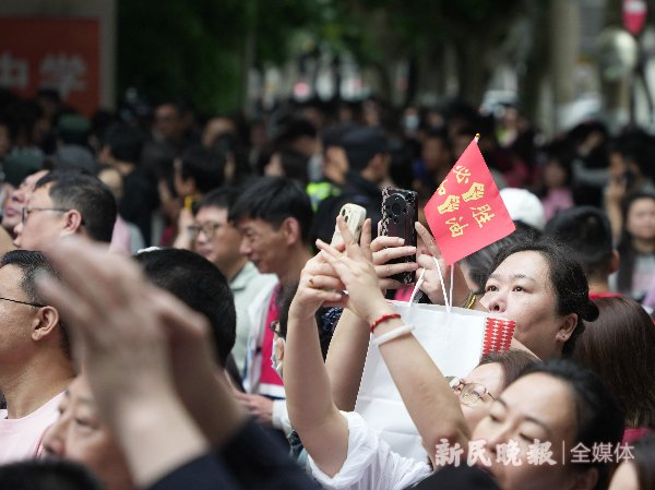 2024高考直击 | 民立老师蛮另类——穿"便服"送两字"诀"|高考|中学