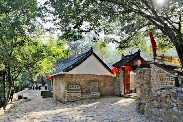 温经除湿;闵庄村的杏花坡,金黄压枝,硕果串串……"我们鸠山遗迹众多