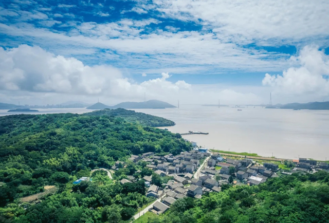 渔民,岛民看病更省钱,"千岛之城"舟山有了"医保管家"