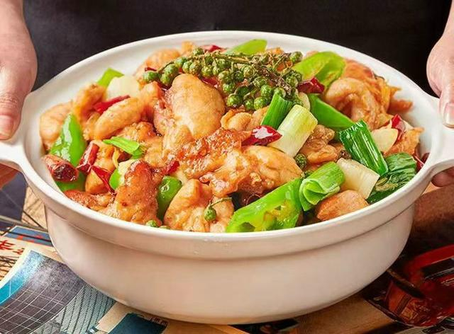 预制菜宣传开始喜欢用砂锅盛装的图片（网络图片）