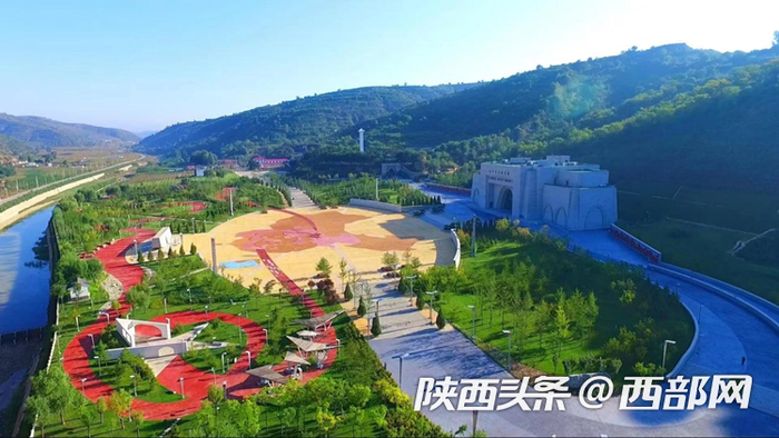 绿色环绕中的华池县南梁镇