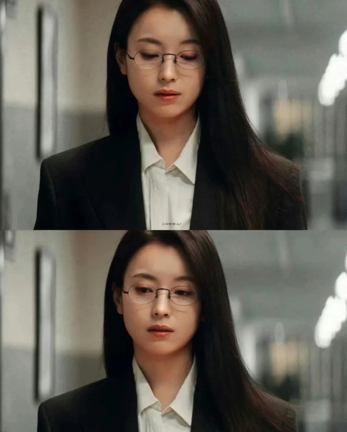 左脸小白花右脸黑莲花,姐看起来智商一百八