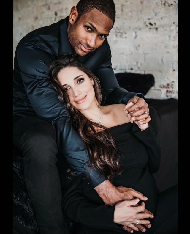 999999霍福德美女老婆也在场边看球哦