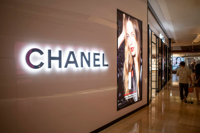 香奈儿创意总监离职,谁能接任?