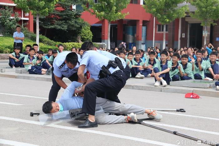 南头镇初级中学事件图片