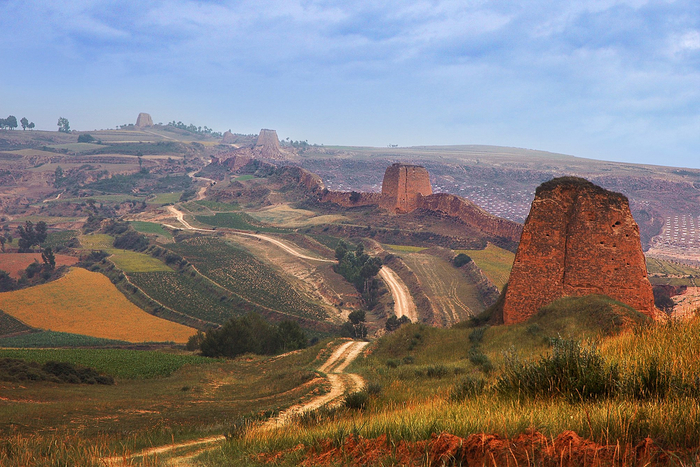 山西右玉:绿荫下守望古长城