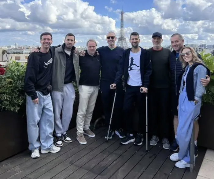 德约科维奇在社交媒体上披露已在巴黎顺利接受右膝半月板手术。