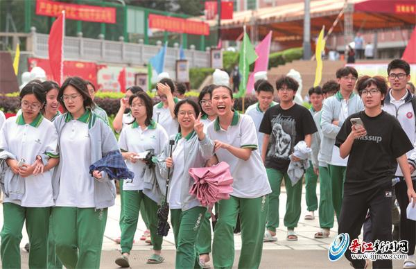 2024高考首日——晋江万名考生顺利应考