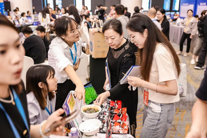 现场交流 市商务委供图