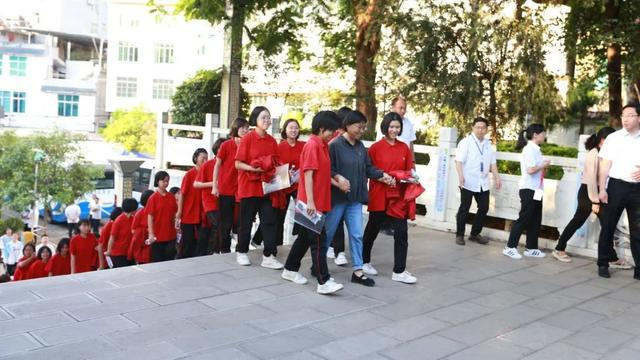 高级中学终于正式开学2008年筹集经费张桂梅四处奔走从2002年起6月7日