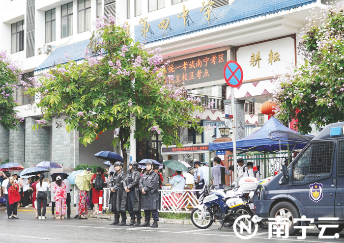 你为梦想出战 我为你而守护 ——二〇二四年高考首日见闻|南宁市|中学