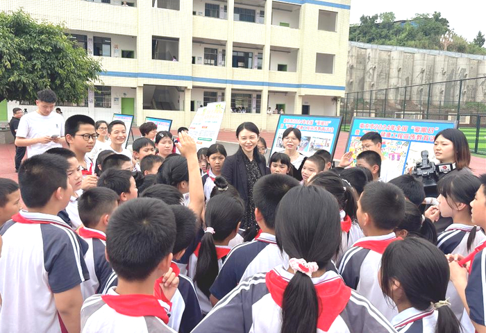 儿童青少年总体近视率近七成 "小眼镜"为何越来越多?|南充市_新浪新闻