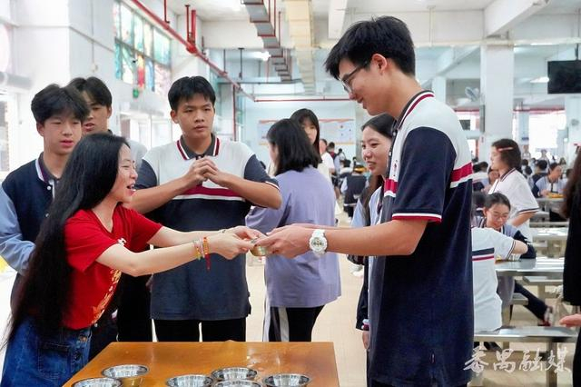 暖心高考 广州市禺山高级中学为外校考生提供贴心午餐