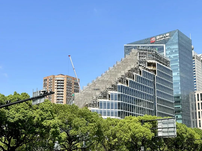 △建设中的高楼（图源：王晨婷/摄）