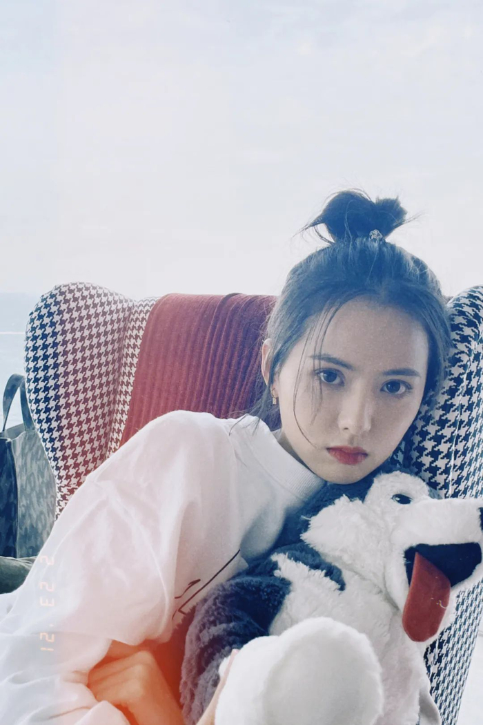 听说是高配小龙女?挺性感嗷