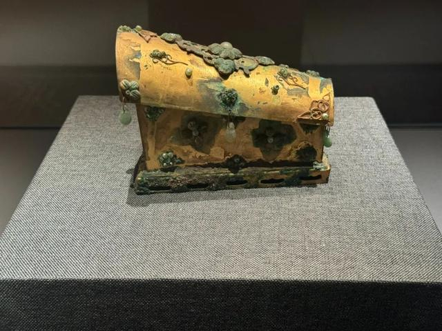 三彩南瓜,凤头人面铜壶,释迦如来舍利宝帐等一大批珍贵的精美文物,生