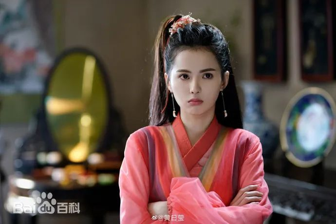 听说是高配小龙女?挺性感嗷