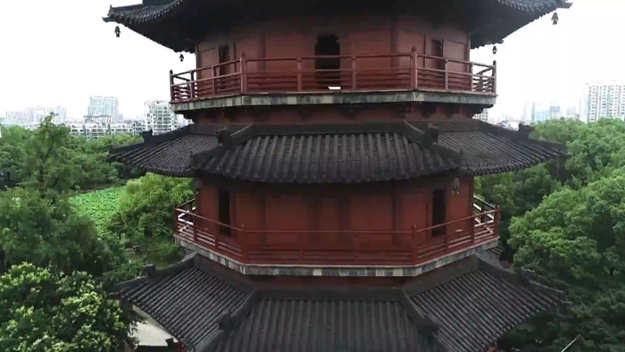 刚刚修缮开放的湖州吴兴区千年古塔——飞英塔迎来了一场"春申市集"