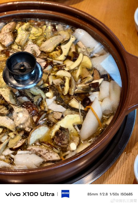 今晚吃野生菌火锅,可以说这就是云南人的执念,这段时间恰逢雨季