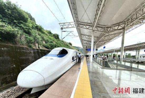 助力"高铁 旅游"发展 福建霞浦动车站开行首趟城际列车