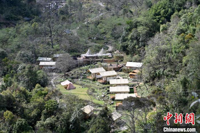 云南怒江建州70周年:峡谷生活 心花"路"放