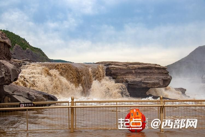 端午假期陕西黄河壶口瀑布迎来大涨水