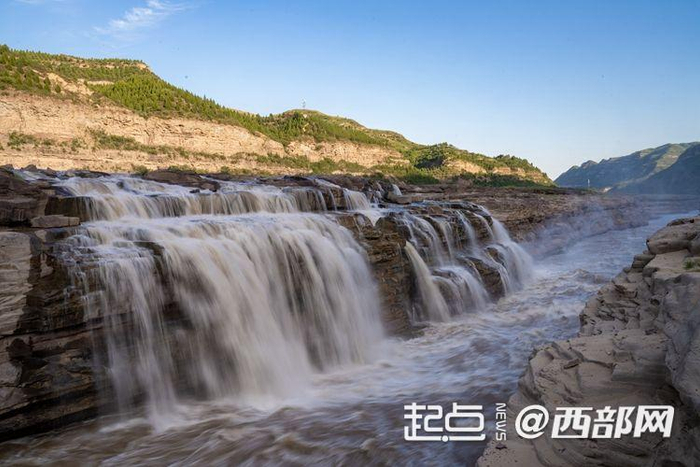 端午假期陕西黄河壶口瀑布迎来大涨水