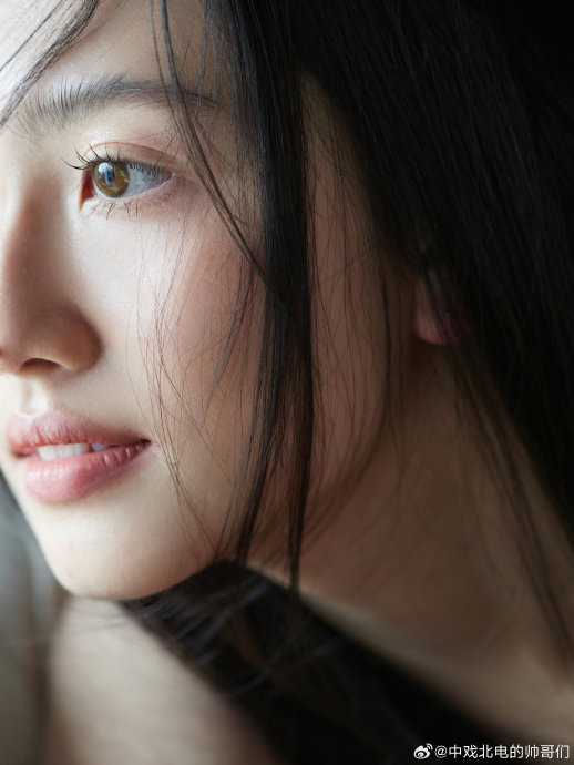 来自广东华侨中学的周杨雨晴同学是|周杨|中学|中国传媒大学_新浪新闻
