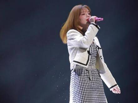 近距离听歌 享受 黄霄云