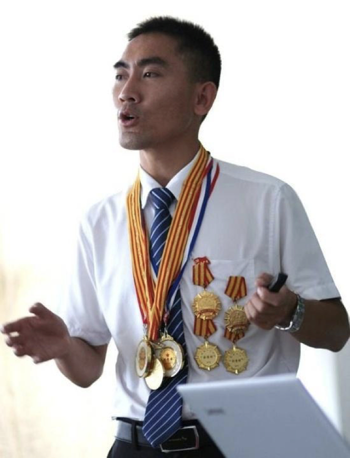 《变形计》最受争议的少年被爆订婚:他掀翻了自己的命运!