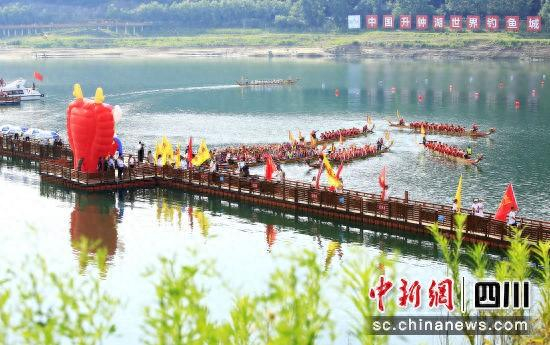 南部县第二届龙舟赛在升钟湖开赛