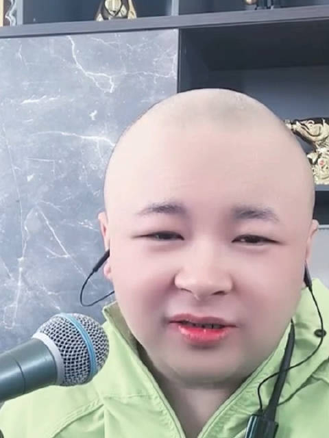 老狗张二嫂哈密瓜事件有点炒作了全网皆知主播就不能卖水果那玩意儿全