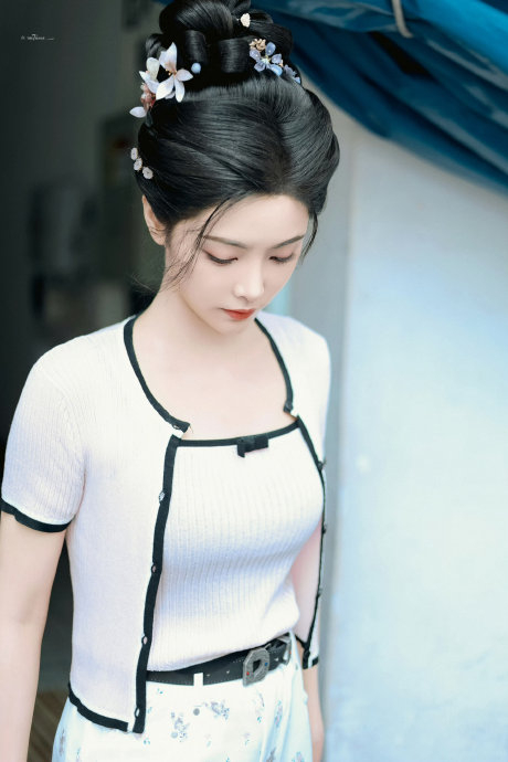 许佳琪《贵女》出妆路透 好美 期待少年时期的阮惜文 拍摄顺利!