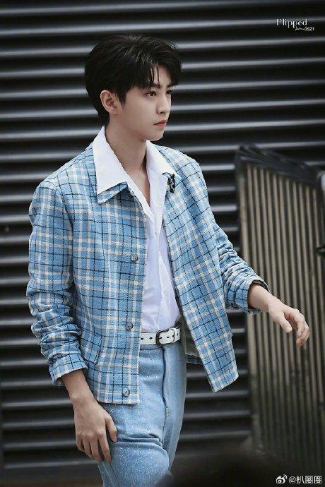 王俊凯、丁程鑫hi6上班路透,TF家族一代二代同台啦|王俊凯|TF家族|丁程鑫_新浪新闻