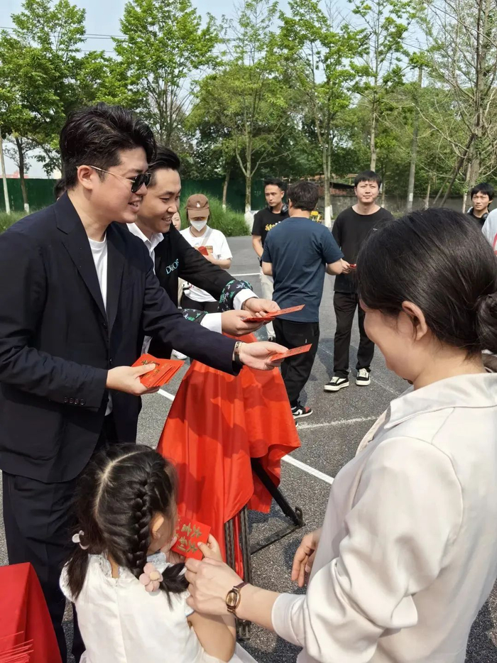 ▲5月16日老姚做出品人的短剧开机（受访者供图）