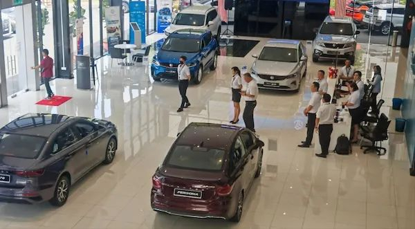 ▲吉隆坡一家宝腾店面 摄影：肖逸思