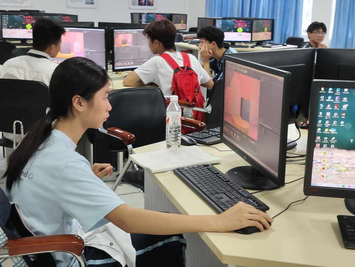 南宁市第一中学的学生动手体验volg制作。